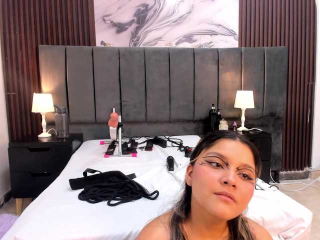 Wondrekloe live cam on BongaCams