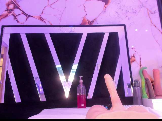 Wondrekloe live cam on BongaCams