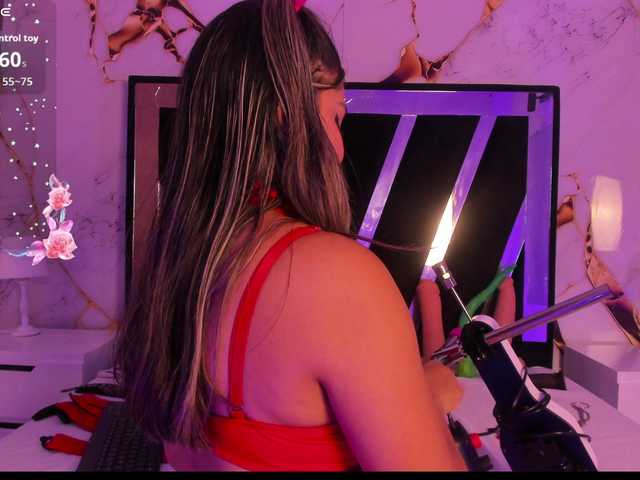 Wondrekloe live cam on BongaCams