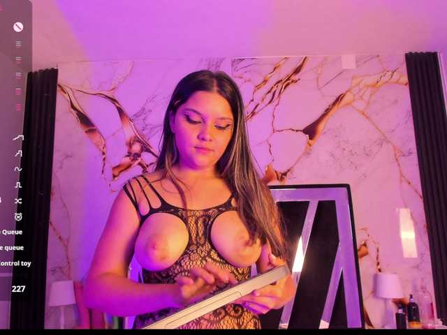 Wondrekloe live cam on BongaCams