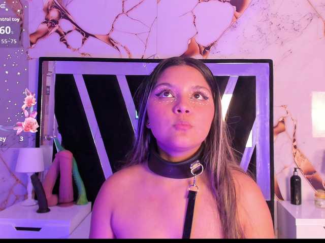 Wonderkloe live webcam show