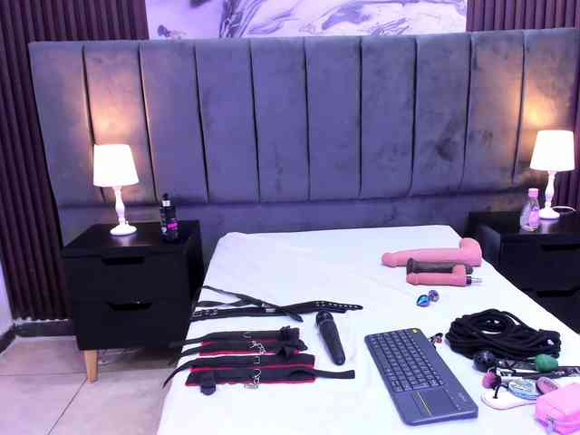 Wondrekloe Live Webcam on BongaCams