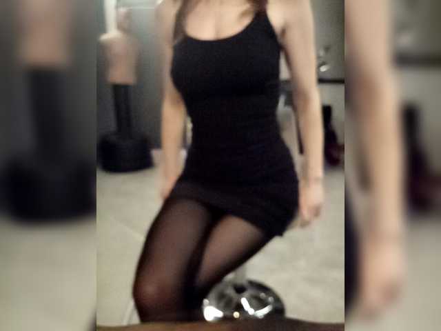 Fox-mia's BongaCams show and profile