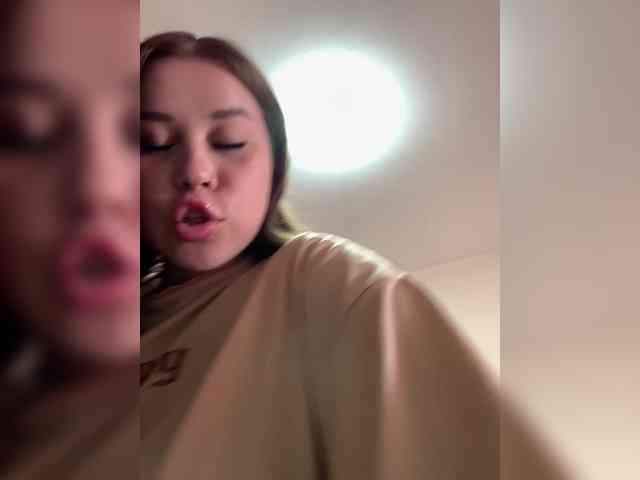 Модель: Lexxxie