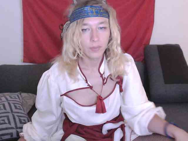MeetraSurik Sex Cam Show