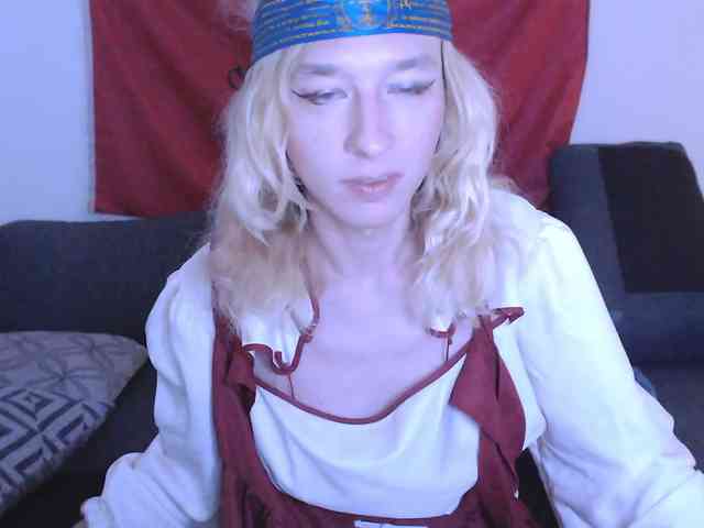 MeetraSurik Sex Cam Show