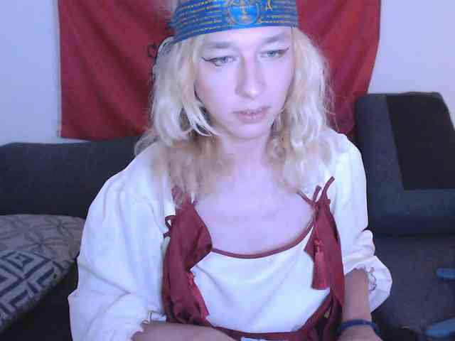 MeetraSurik Sex Cam Show
