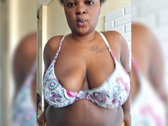 Averymila live cam on BongaCams