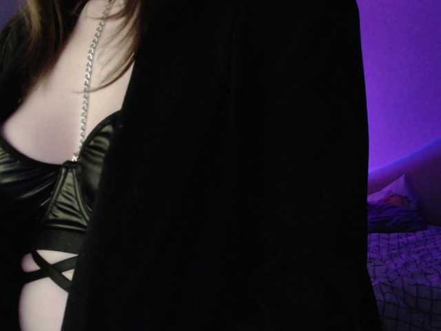 Cherry-Luna's BongaCams show and profile