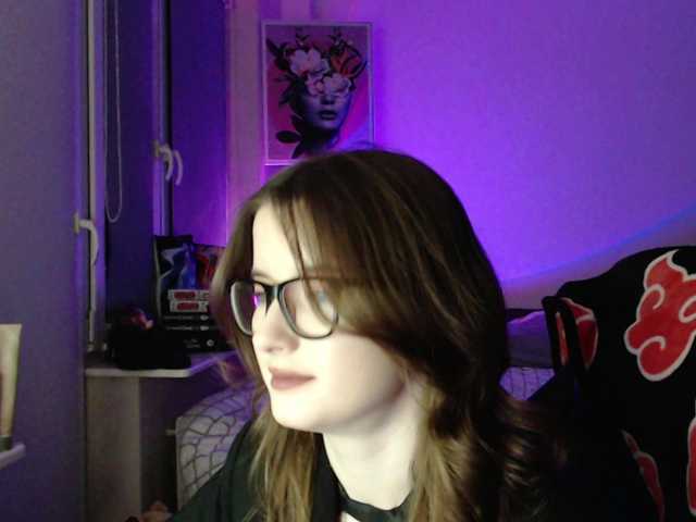 Cherry-Luna's BongaCams show and profile