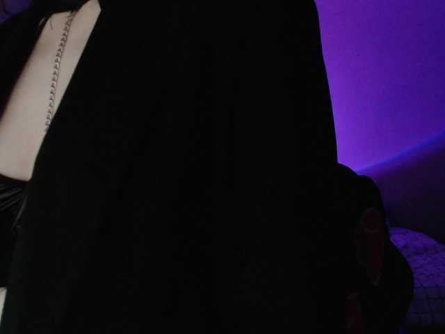 Cherry-Luna's BongaCams show and profile