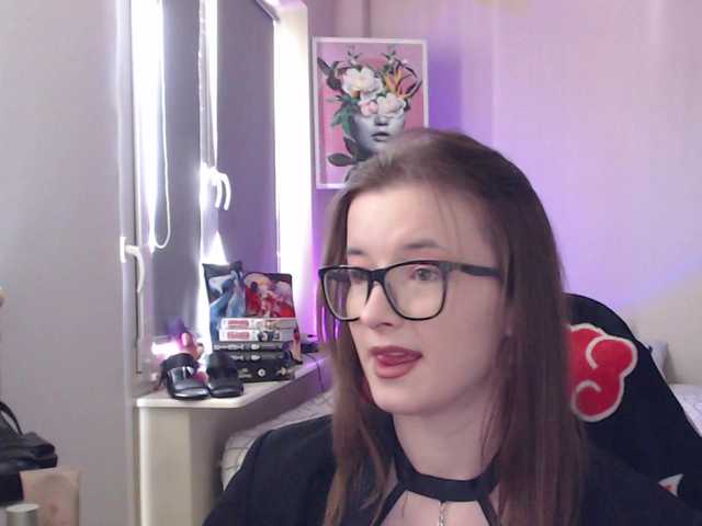 Cherry-Luna's BongaCams show and profile