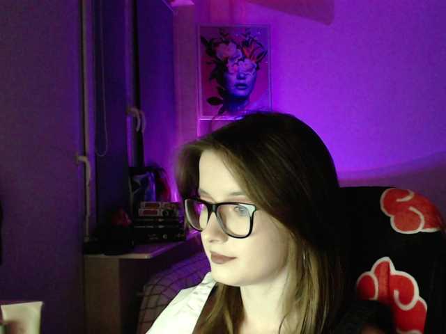 Cherry-Luna's BongaCams show and profile