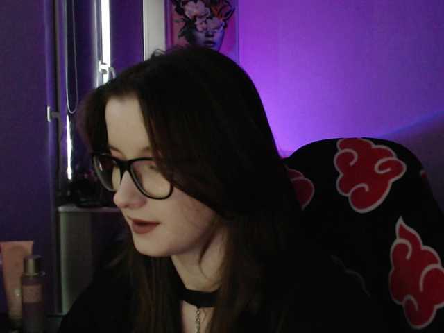 Cherry-Luna's BongaCams show and profile