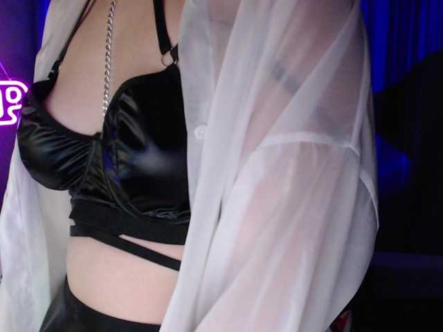 Cherry-Luna live webcam show