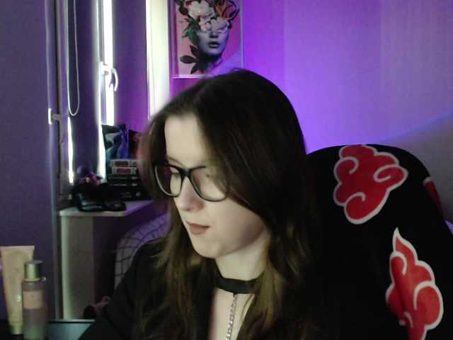 Cherry-Luna's BongaCams show and profile