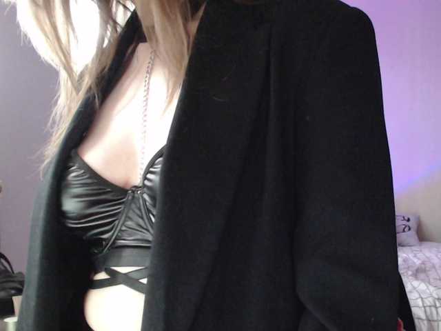 Cherry-Luna's BongaCams show and profile