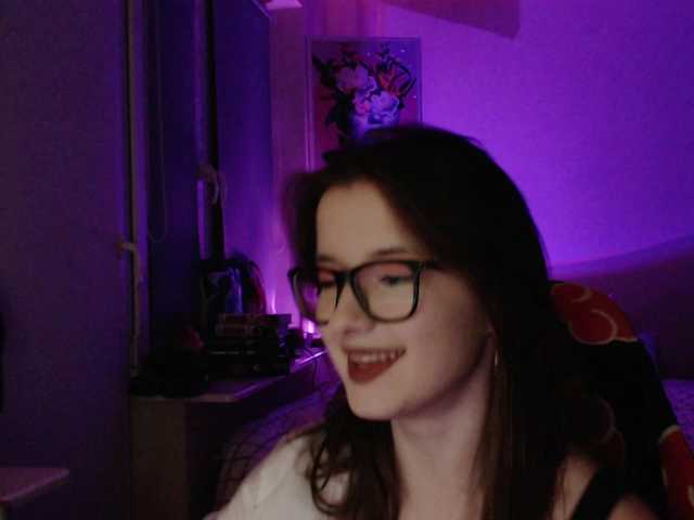 Cherry-Luna's BongaCams show and profile