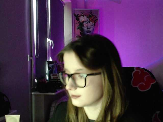 Cherry-Luna's BongaCams show and profile