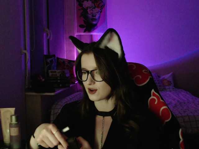 Cherry-Luna's BongaCams show and profile