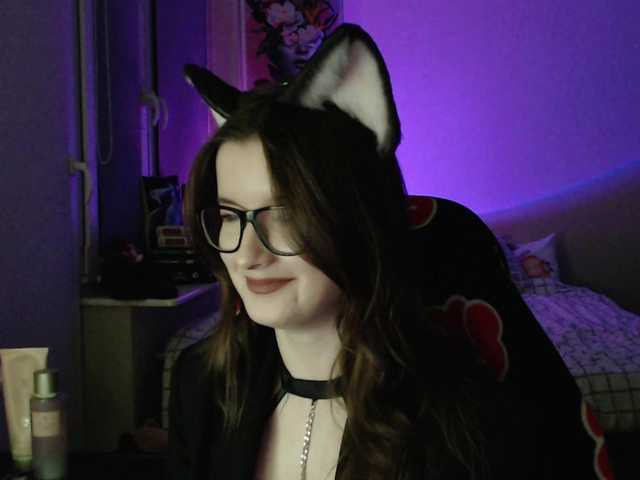 Cherry-Luna's BongaCams show and profile