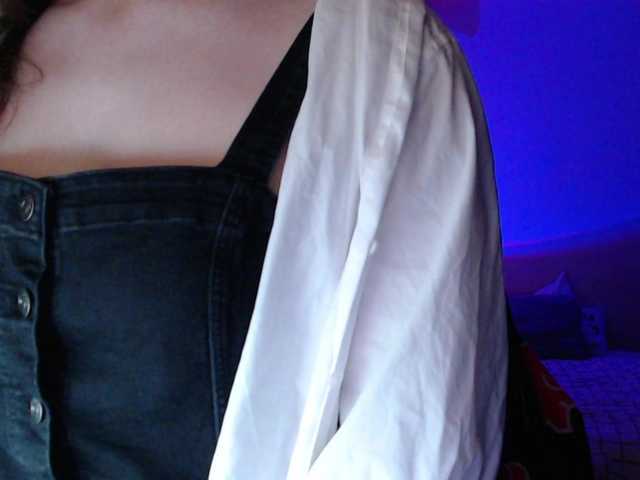 Cherry-Luna's BongaCams show and profile