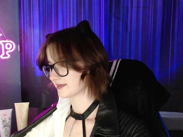 Cherry-Luna live webcam show
