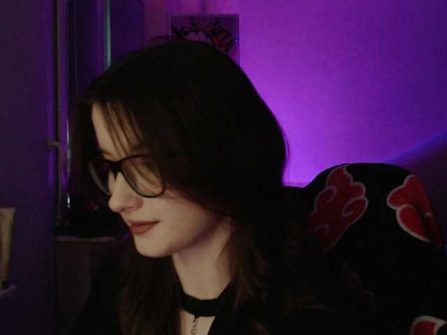 Cherry-Luna's BongaCams show and profile