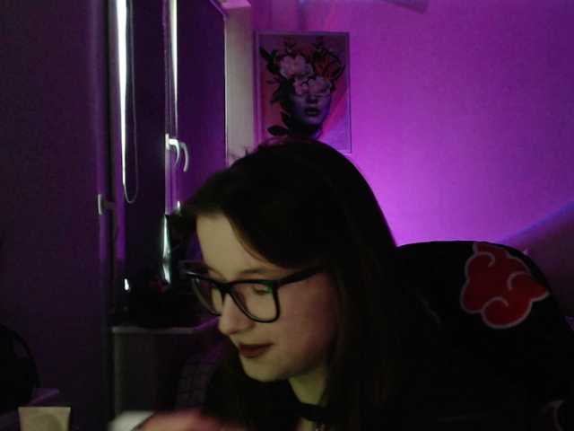 Cherry-Luna's BongaCams show and profile