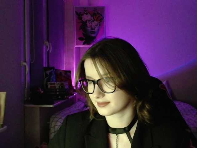 Cherry-Luna's BongaCams show and profile