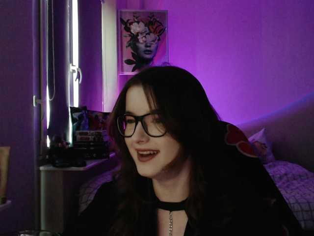 Cherry-Luna's BongaCams show and profile