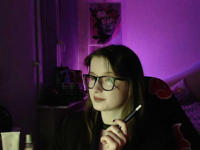 Cherry-Luna's BongaCams show and profile