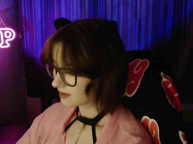 Model: Cherry-Luna