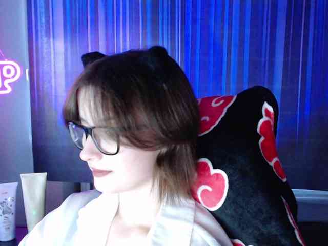 Model: Cherry-Luna