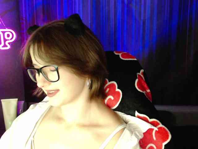 Model: Cherry-Luna