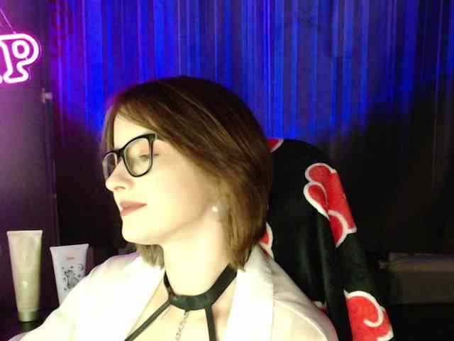 Model: Cherry-Luna