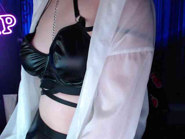 Model: Cherry-Luna
