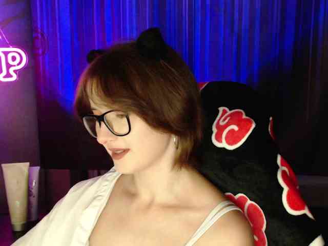 Model: Cherry-Luna