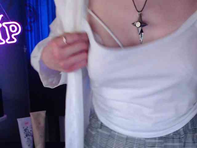 Cherry-Luna webcam