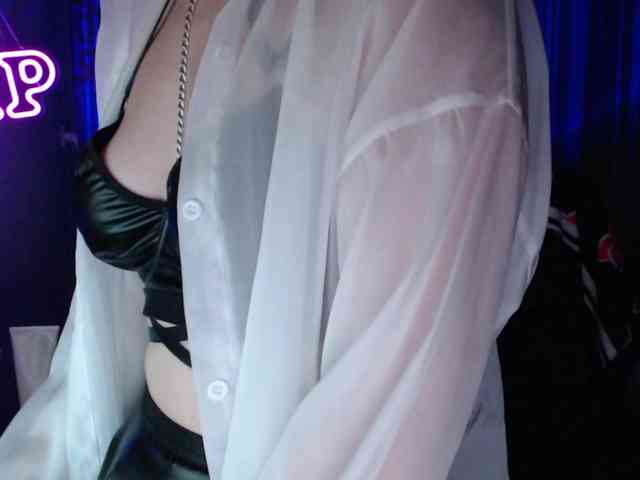 Model: Cherry-Luna