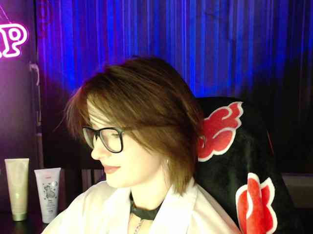 Model: Cherry-Luna