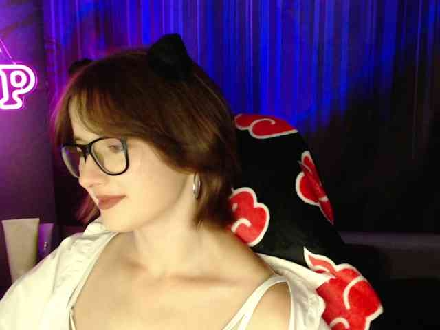 Model: Cherry-Luna