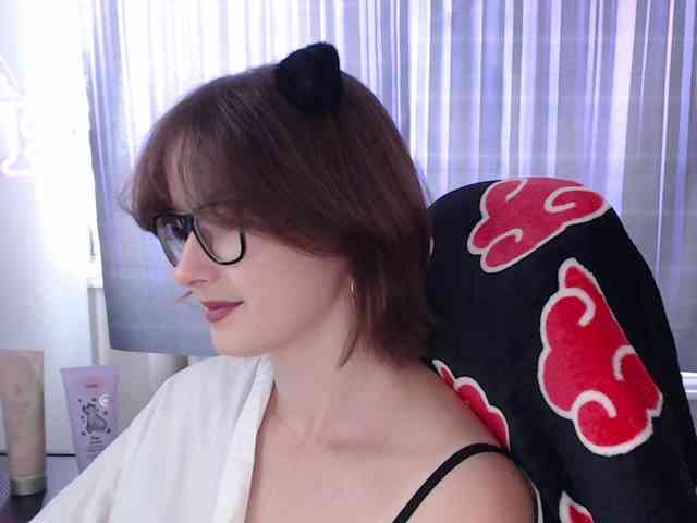 Model: Cherry-Luna