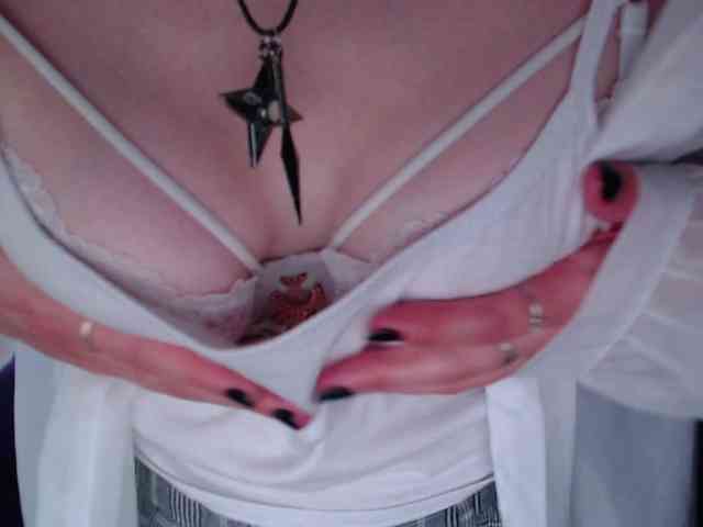Model: Cherry-Luna