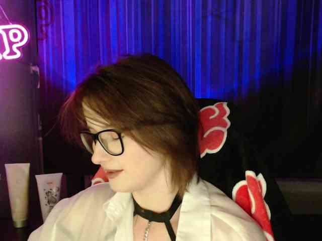 Model: Cherry-Luna
