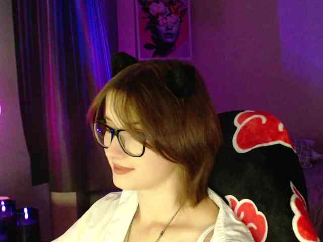Model: Cherry-Luna