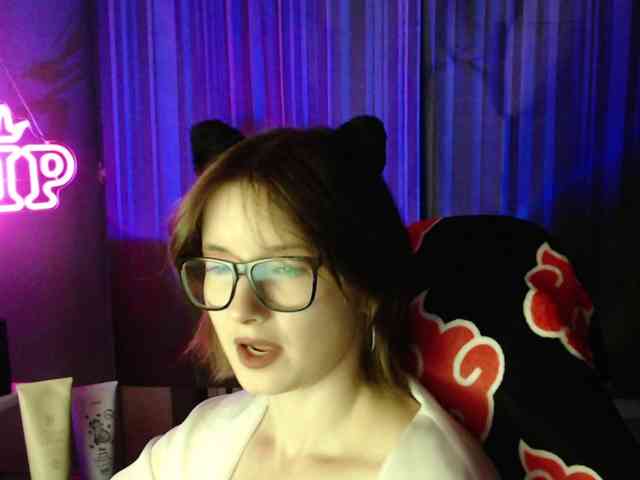 Model: Cherry-Luna