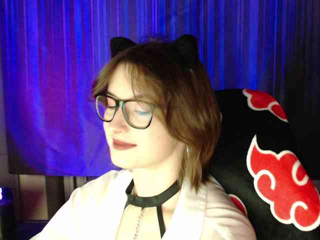 Model: Cherry-Luna