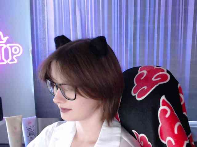 Model: Cherry-Luna