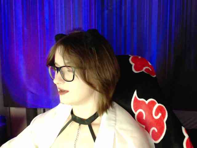 Model: Cherry-Luna